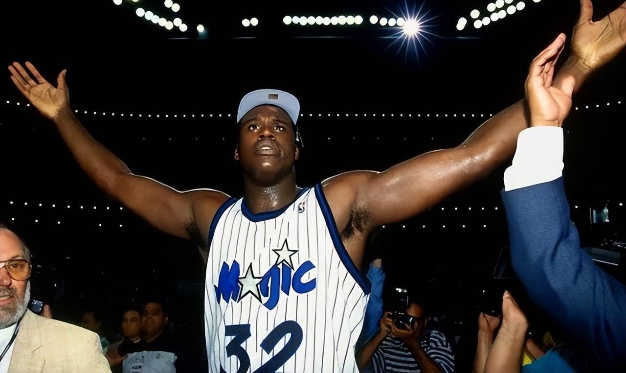 历史第一次 魔术永久退役奥尼尔的球衣 这是"大鲨鱼"梦开始的地方!