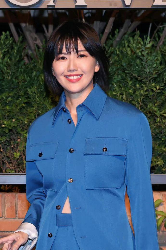 44岁的孙燕姿昨日在bv大秀中亮相,她展现出如同20年前一样的钻石笑容