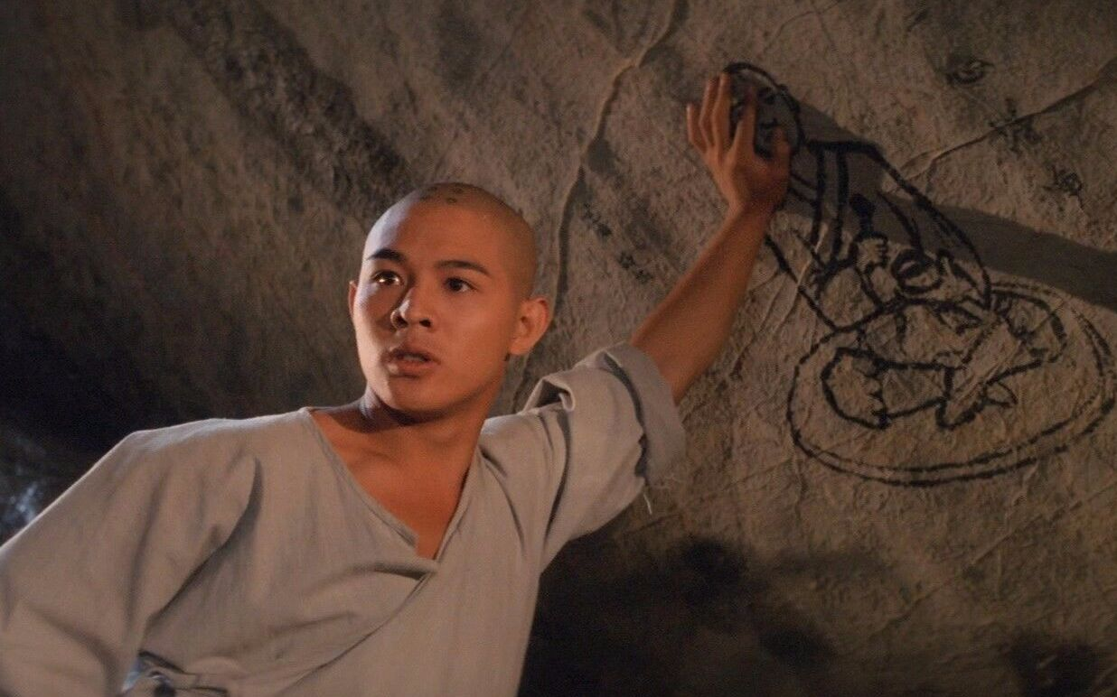 李连杰给大哥百万年薪,二哥穷困一生却拒绝帮助,他在追求什么?