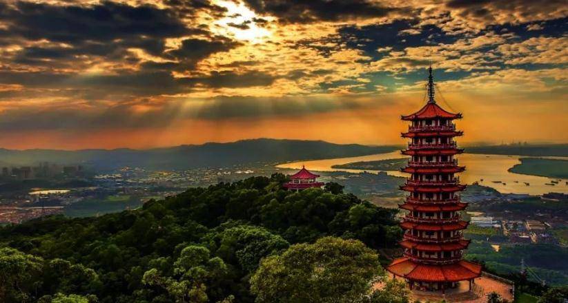 汶上县的天空曾经出现过"异像",大雪过后的半空中居然出现了一座佛塔!