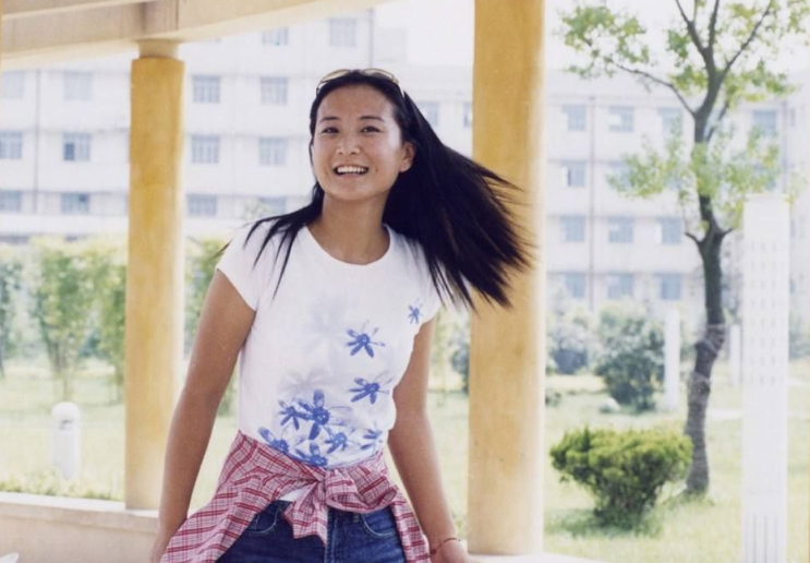 在考大学时,贾玲报考了中央戏剧学院和北京电影学院,但都没有被录取.