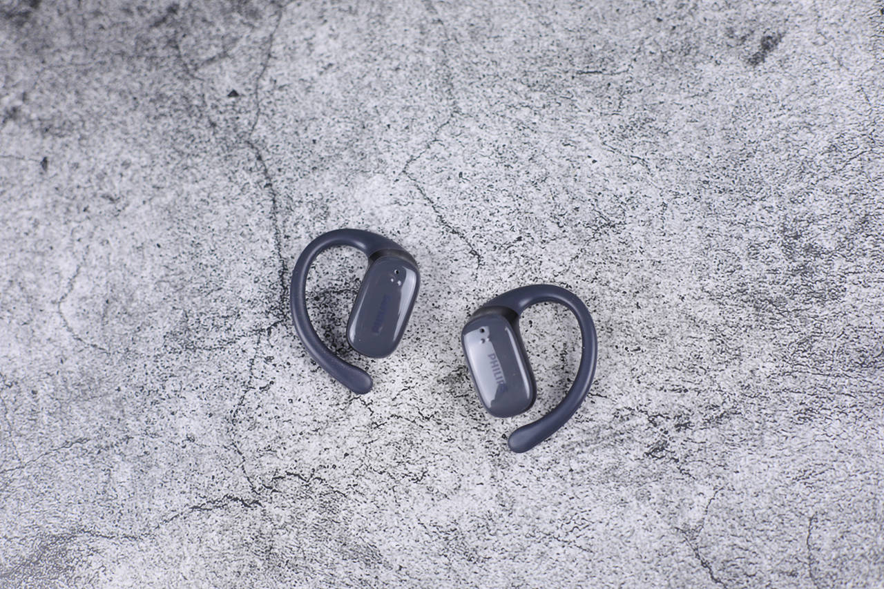 都2024了!还在用入耳式耳机?还是来看看这款飞利浦挂耳式耳机吧