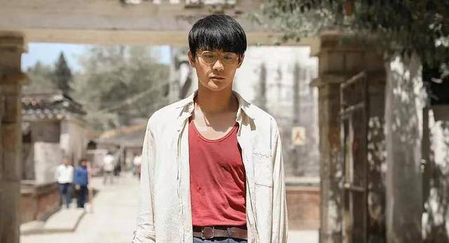 明星频繁在人民日报撰文,释放3个信号,王凯邓超的评价两极分化_作品