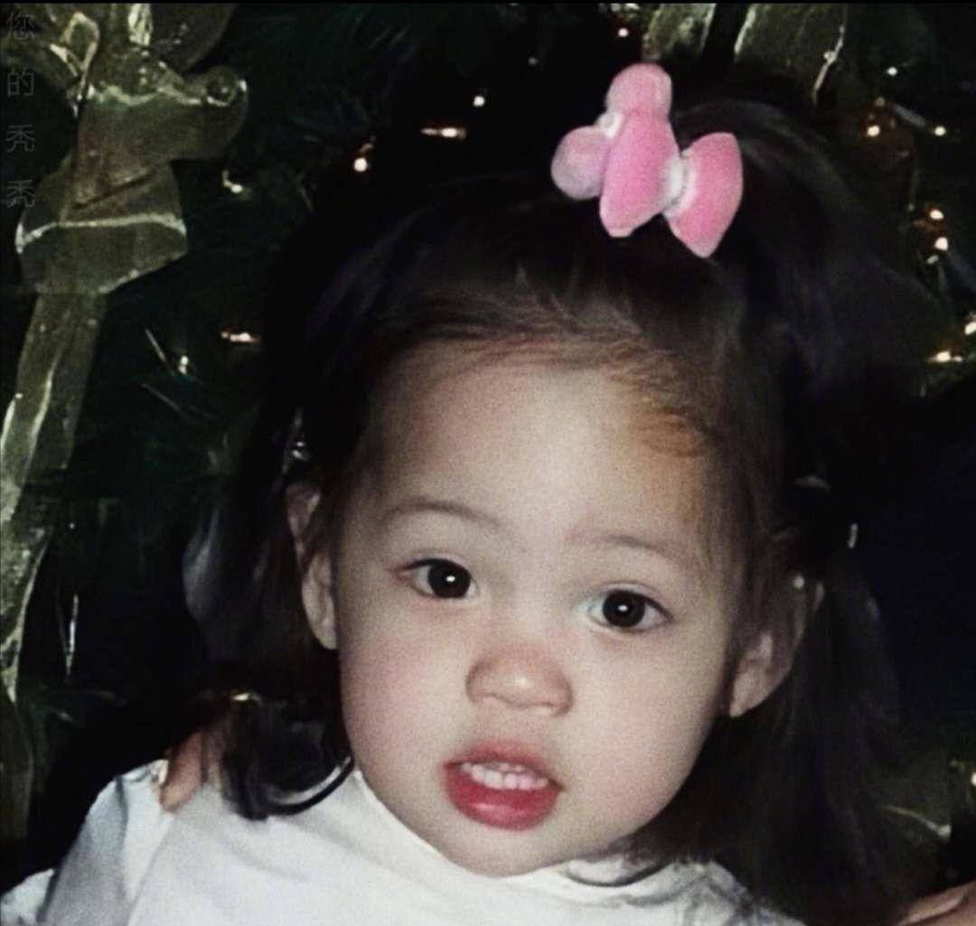 欧阳娜娜晒近照,大腿被裤子勒出肉,上身比关晓彤还壮_照片_小时候