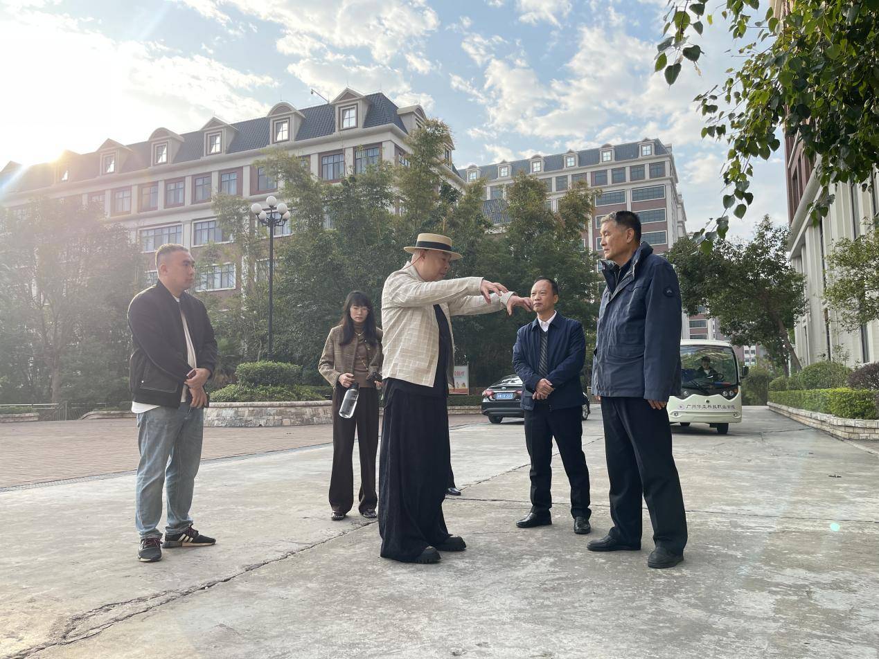 1月5日,学校董事长张智峰率队一行到广州华立科技职业学院云浮校区