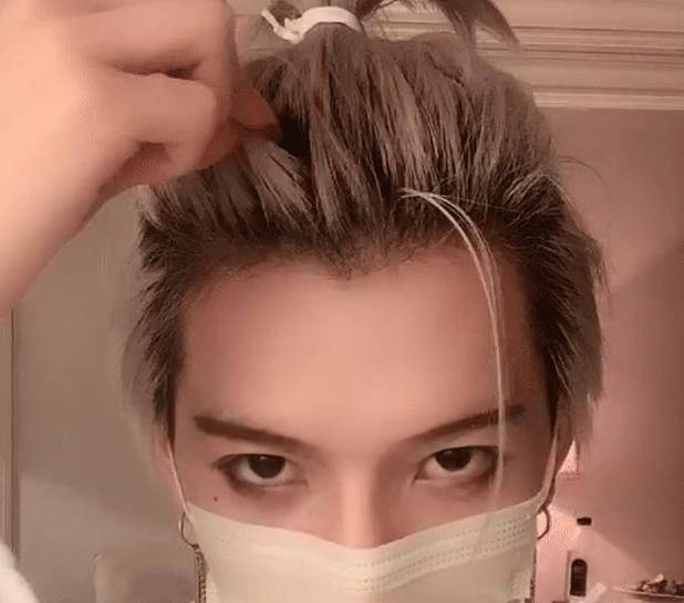 七鹤大人突破自我挑战首穿"洛丽塔",原以为很娘,但没想到丑帅丑帅的