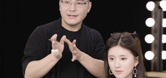 毛戈平为赵露思化妆,化完妆像换了一个人一样,粉丝们坐不住了!