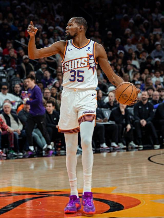 (雷霆目前战绩18胜9负西部第3,kd嘲讽他过来抱抱)凯文杜兰特之所以谮