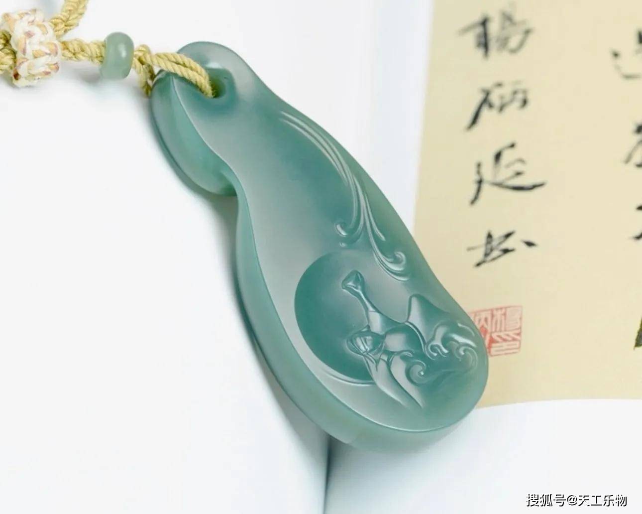 和田玉的细度顶点！沙枣青籽料浮雕“将进酒”！