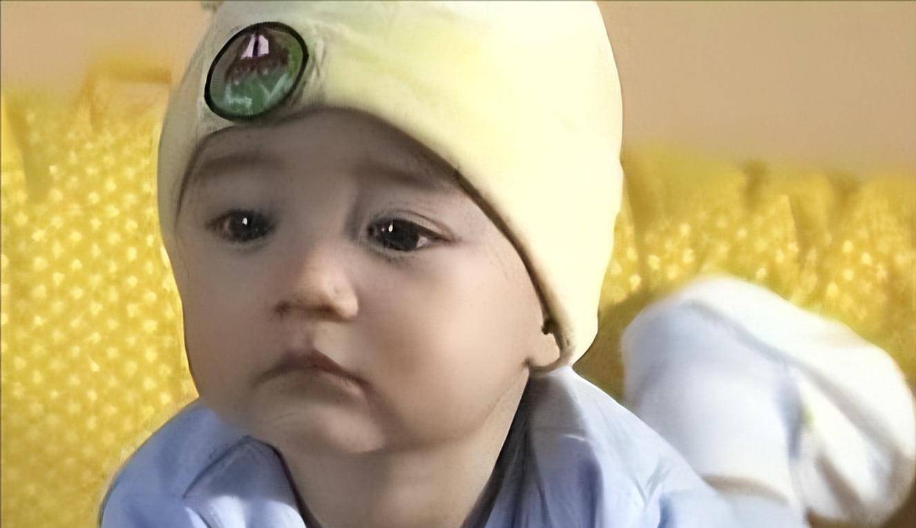 《宝贝计划》中火遍全网的宝宝,拍戏把成龙逼哭,17年后现状如何_马修