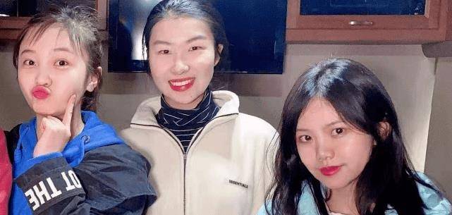 林妙可探班关晓彤!