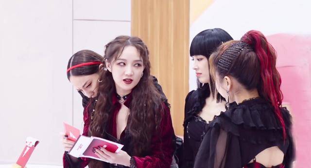 浪姐第三次公演:万茜组第一,张含韵成黑马,3人被淘汰遗憾满满_孟佳