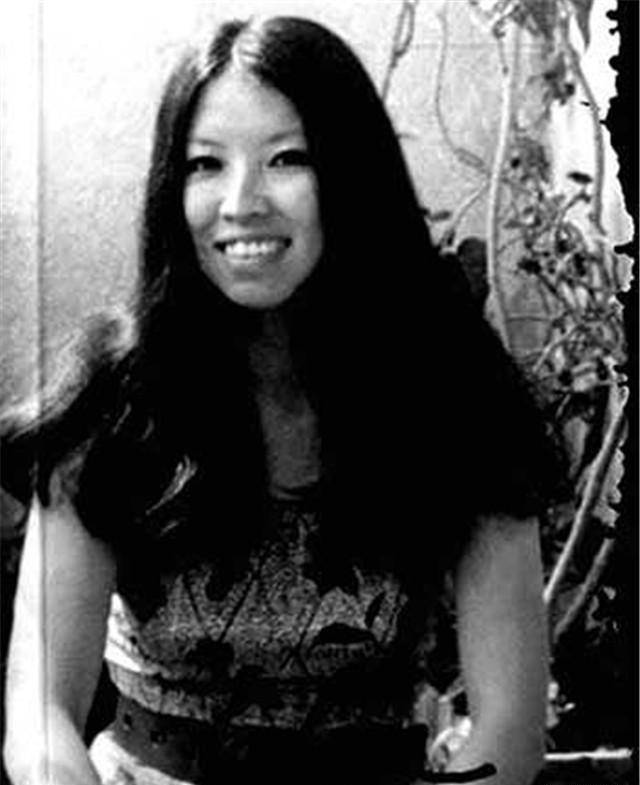 三毛与荷西的爱情,真如她笔下那般甜蜜?