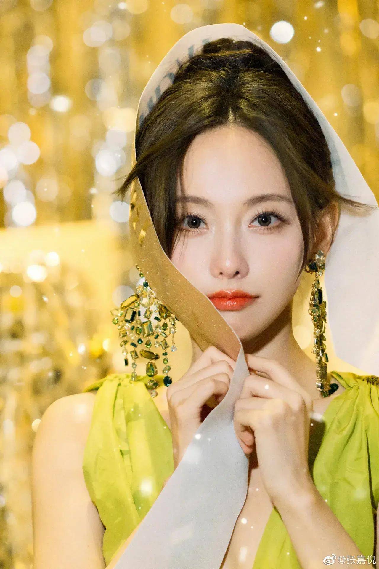 这些年惊艳我们的女星绿裙:杨幂 古力娜扎 张嘉倪 张雨绮 倪妮 鞠婧祎