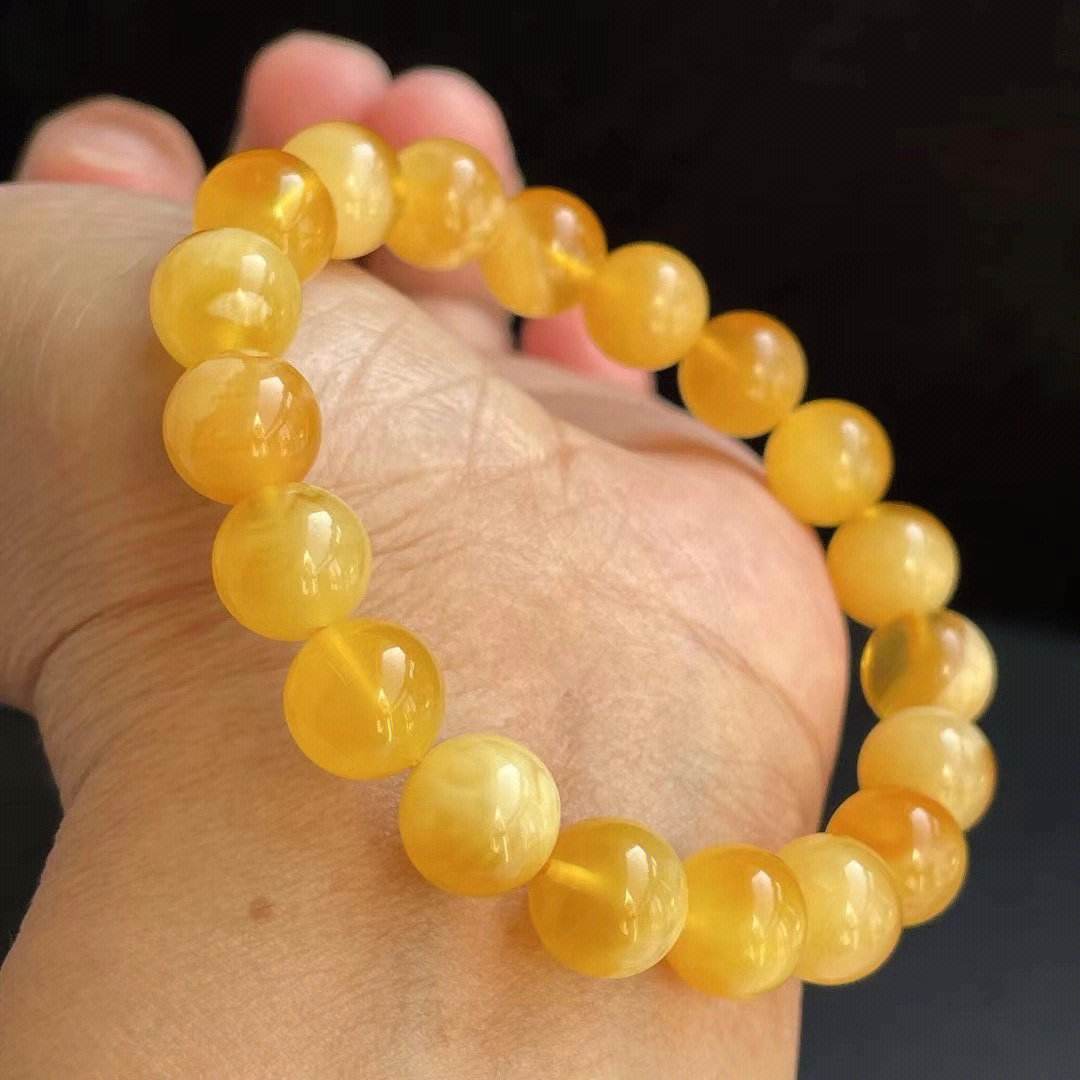 金绞白蜜蜡是蜜蜡里面最差的吗?这件事儿很玄学!_琥珀_宝石_玩家