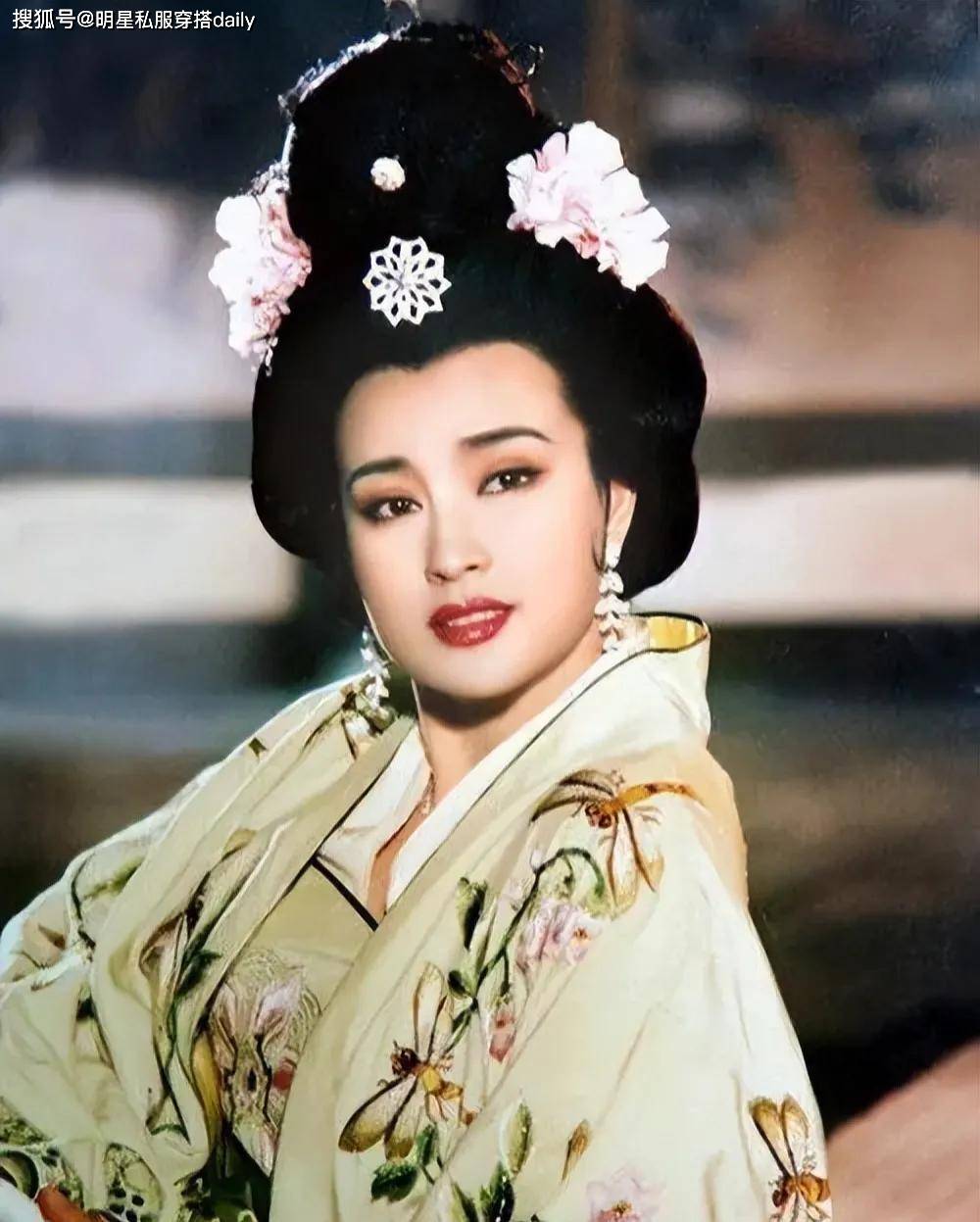 杨紫谭松韵田曦薇唐妆造型各有千秋,预计一大波唐朝美女在路上_国色