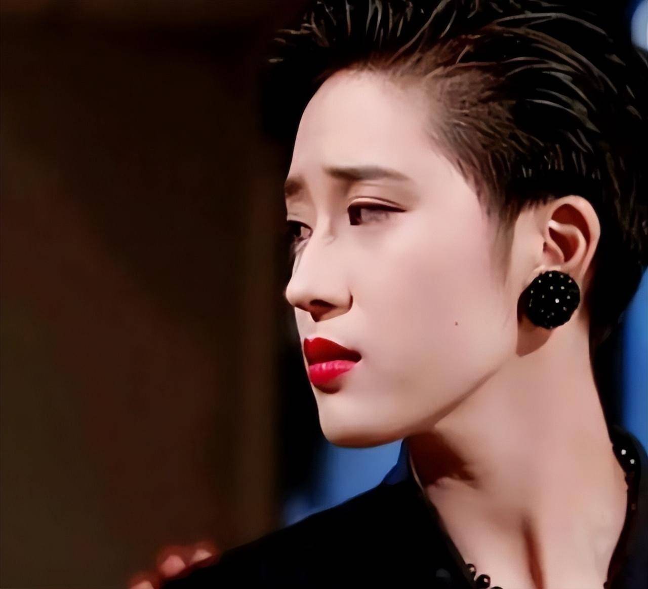 她曾是与李嘉欣媲美的港姐,几段感情无疾而终后,选择独身至今_陈法蓉