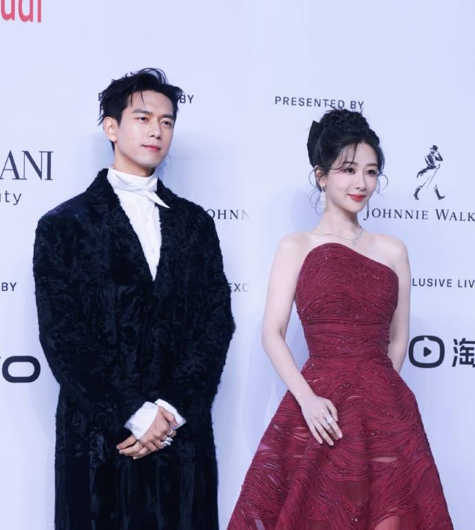 杨紫和李现二搭新剧,刚出现代拍被抓事件,同一天捧脸路透就火了_内容