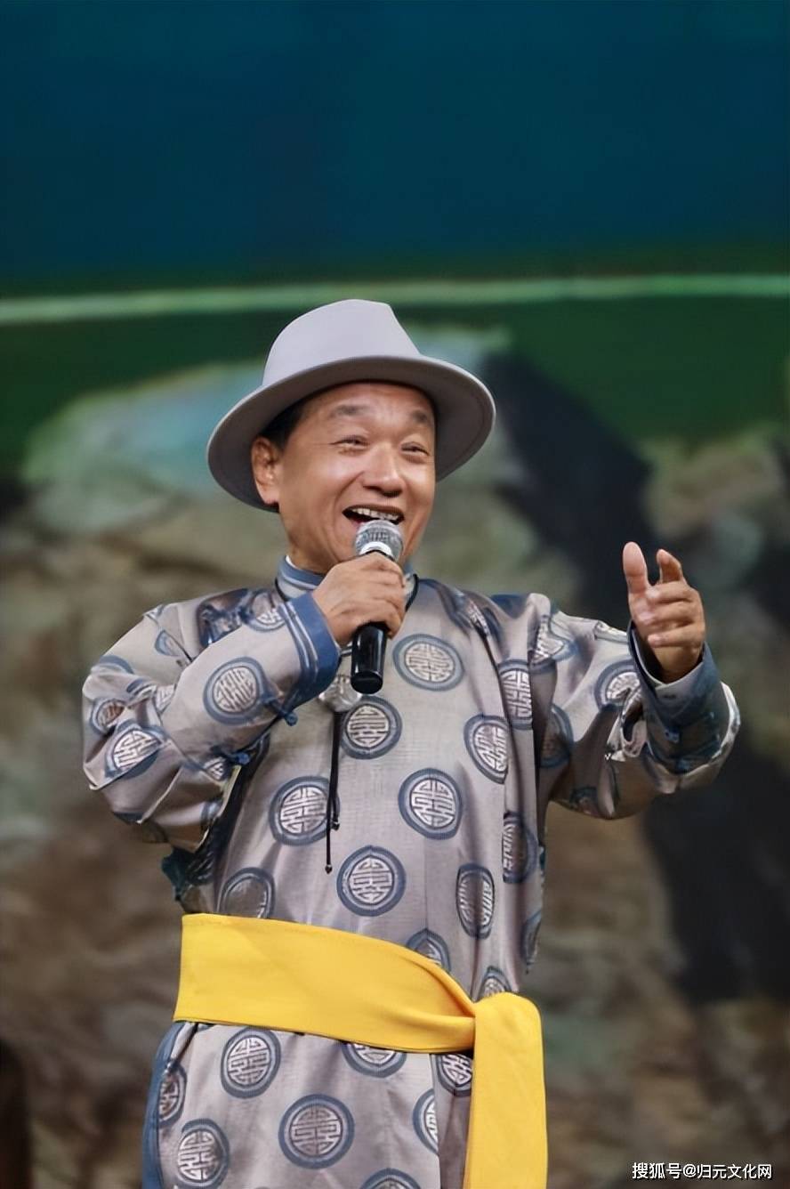 任树槐(优秀企业家,资深男歌手)春晚现场深情演唱《父亲的草原母亲的