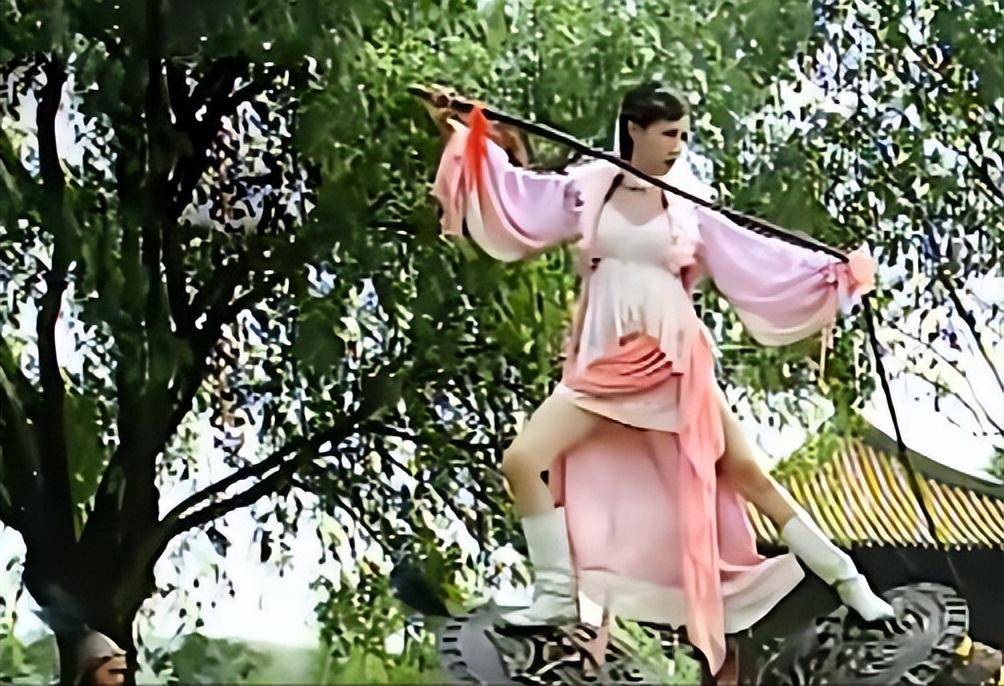 在有一集中,安宁公主一言不合就要和司徒静打架,为了彰显气势,安宁