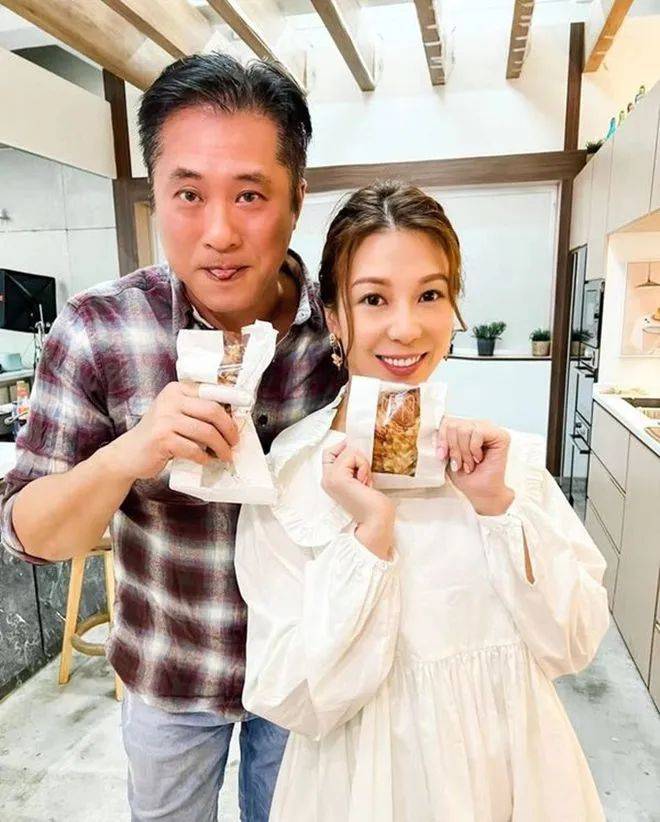 邵仲衡与wendy婚后育有2个儿子,他很保护俩儿子的私隐,多年来从来没有