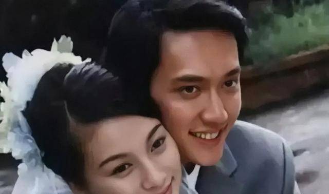 虽然是物业人员的玩笑话,但这也见证了冯绍峰丰富的情史.