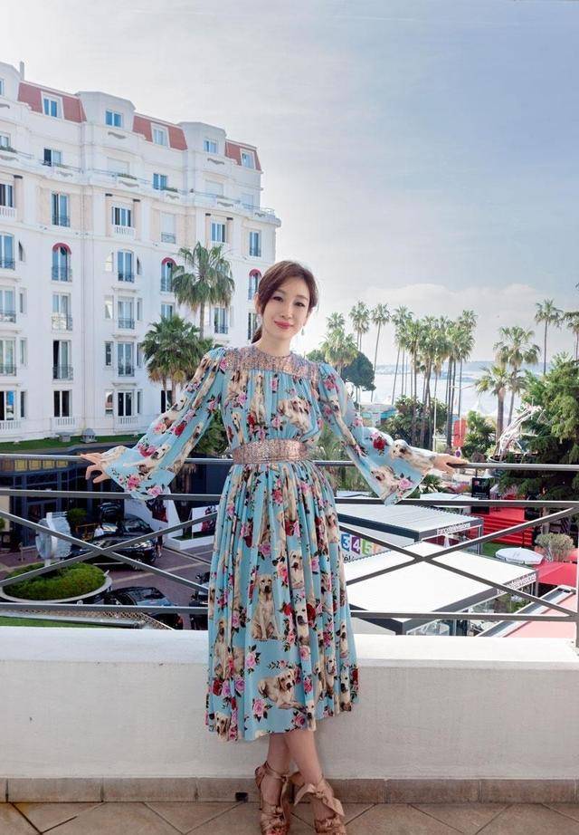 秦海璐结婚后把温柔交给了王新军,结婚后的秦海璐也不再接吻戏