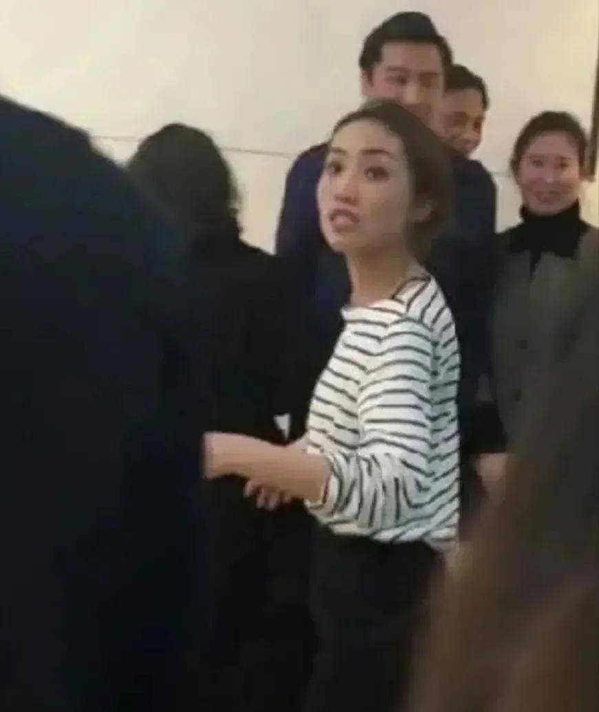 胡歌老婆黄曦宁父亲曾花80万培养她,网传她父亲曾是包工头_化妆_网友