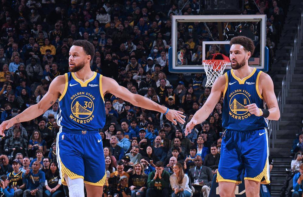 说得更现实一些,库里现在角色的位置已经成为了勇士队的负担.