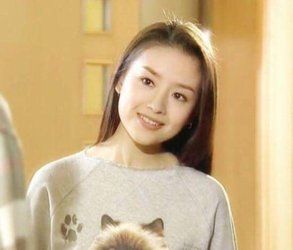 "谋女郎"董洁:从顶流到万人说,老天爷赏饭吃都不接_潘粤明_舞台_冷