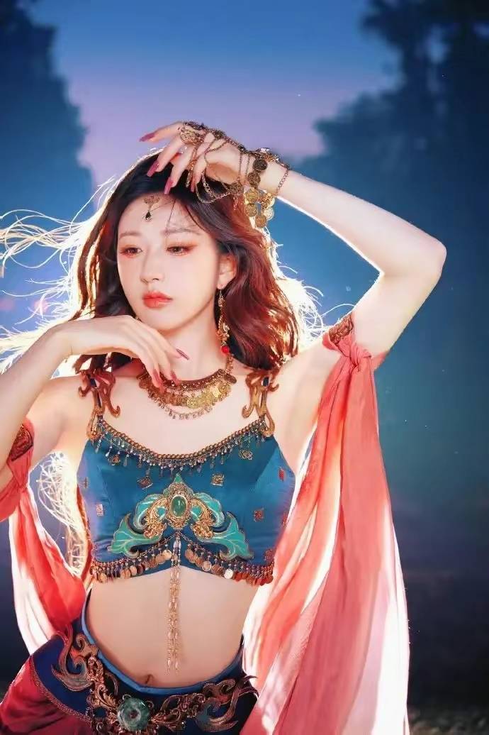 赵露思的胡旋舞惊喜亮相,宛若敦煌神女,真是舞到了心巴上.