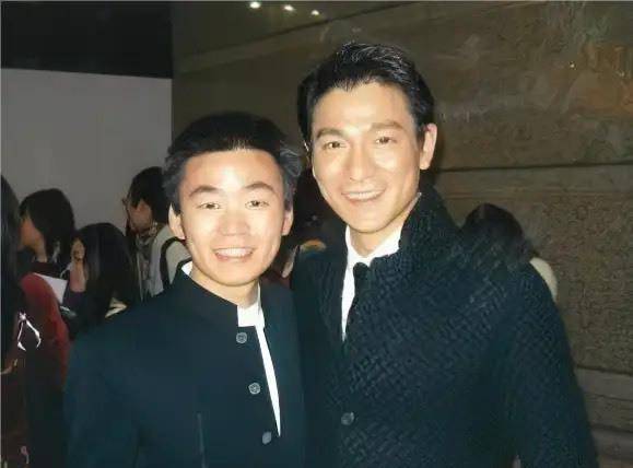 王宝强就去搬砖,撒灰,擦玻璃,赚点饭钱和房租_刘若英_刘德华_冯小刚