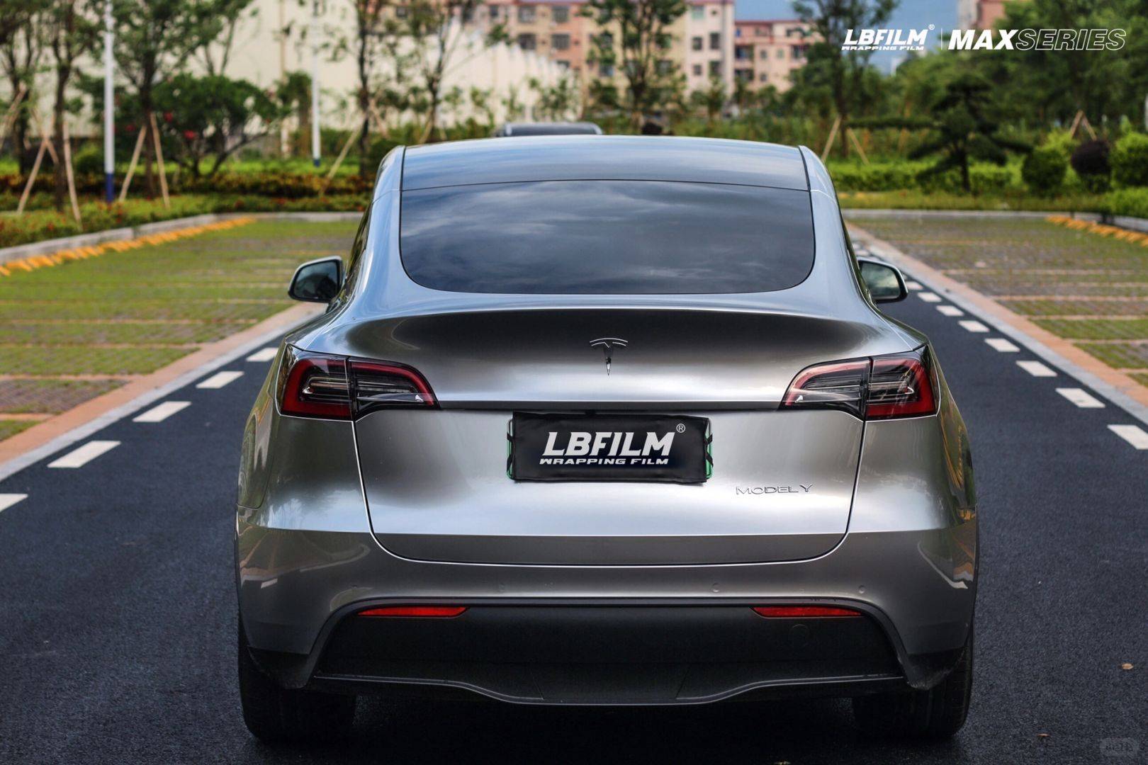 特斯拉modely-lb改色膜液态金属银,科技感冲击效果很明显_颜色_什么