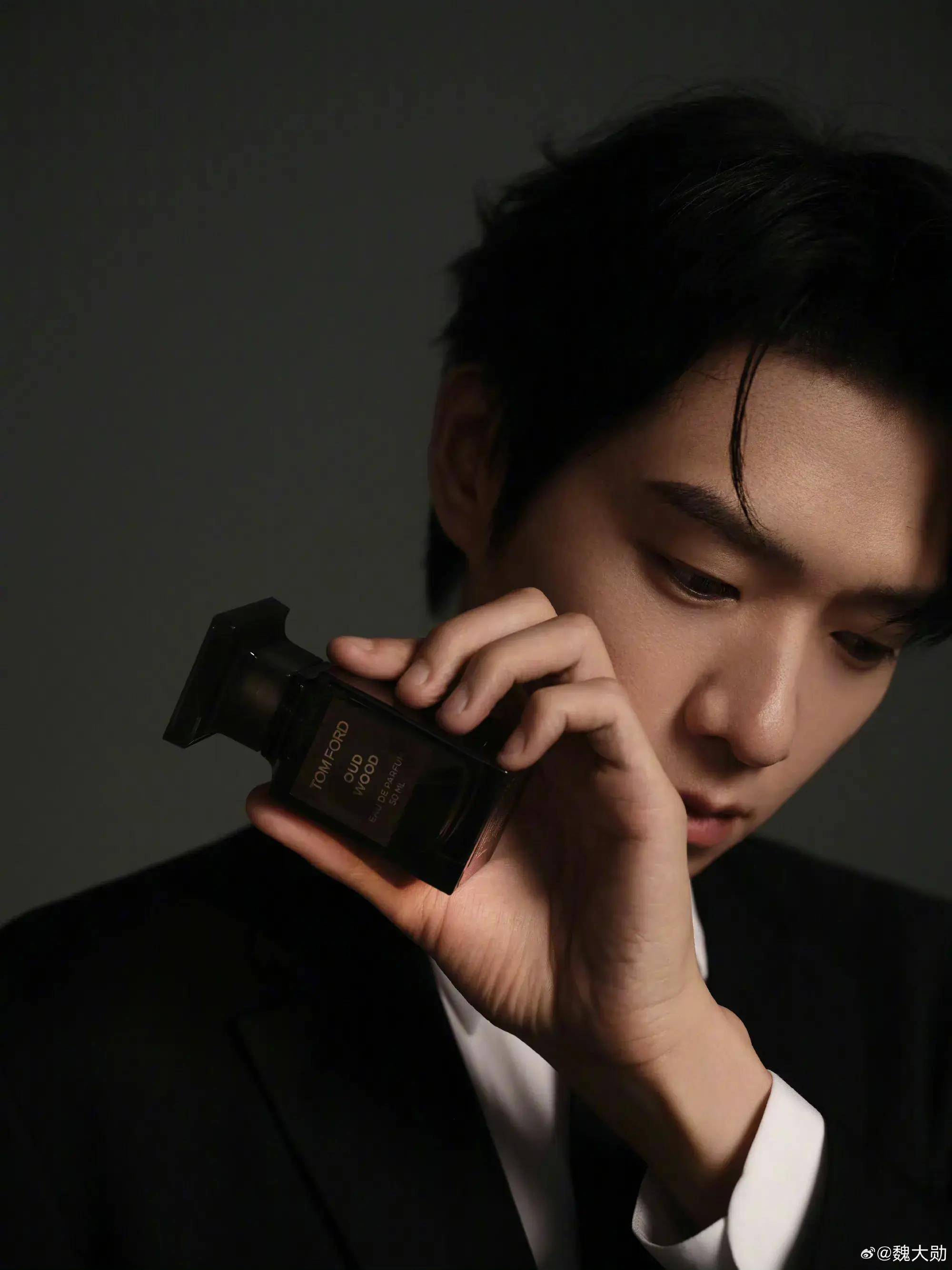 王俊凯王源易烊千玺新海报 魏大勋乌木沉香 迪丽热巴龚俊你好星期六