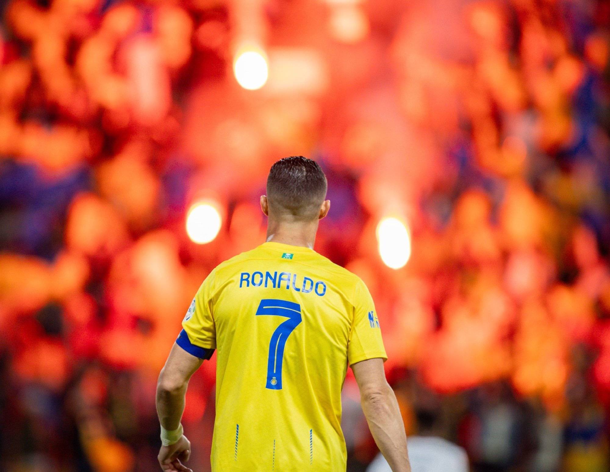 张碧晨担任c罗中国行表演嘉宾_比赛_生活_球迷