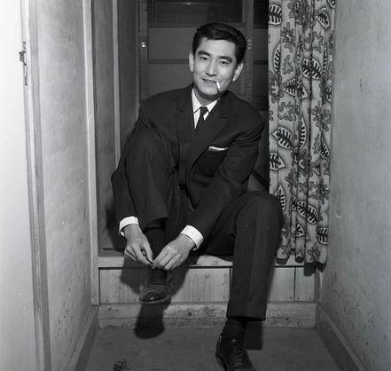 影坛"冷面王子"高仓健:一生愧对前妻,40字遗产被保姆私吞_小田_妻子