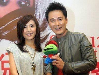 有网友举报张信哲代言赌博平台_李嘉欣_明星_音乐