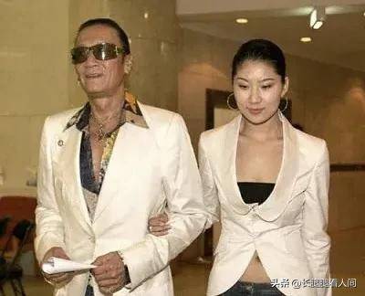 陪伴谢贤12年换来2,000万的分手费,谢贤却说从来没有碰过她_coco_波拉