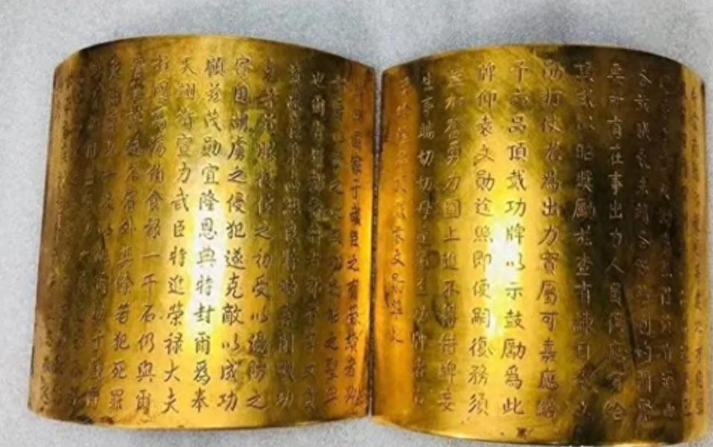临死前,李善长拿出免死金牌,朱元璋笑道:你看看金牌背面写的啥