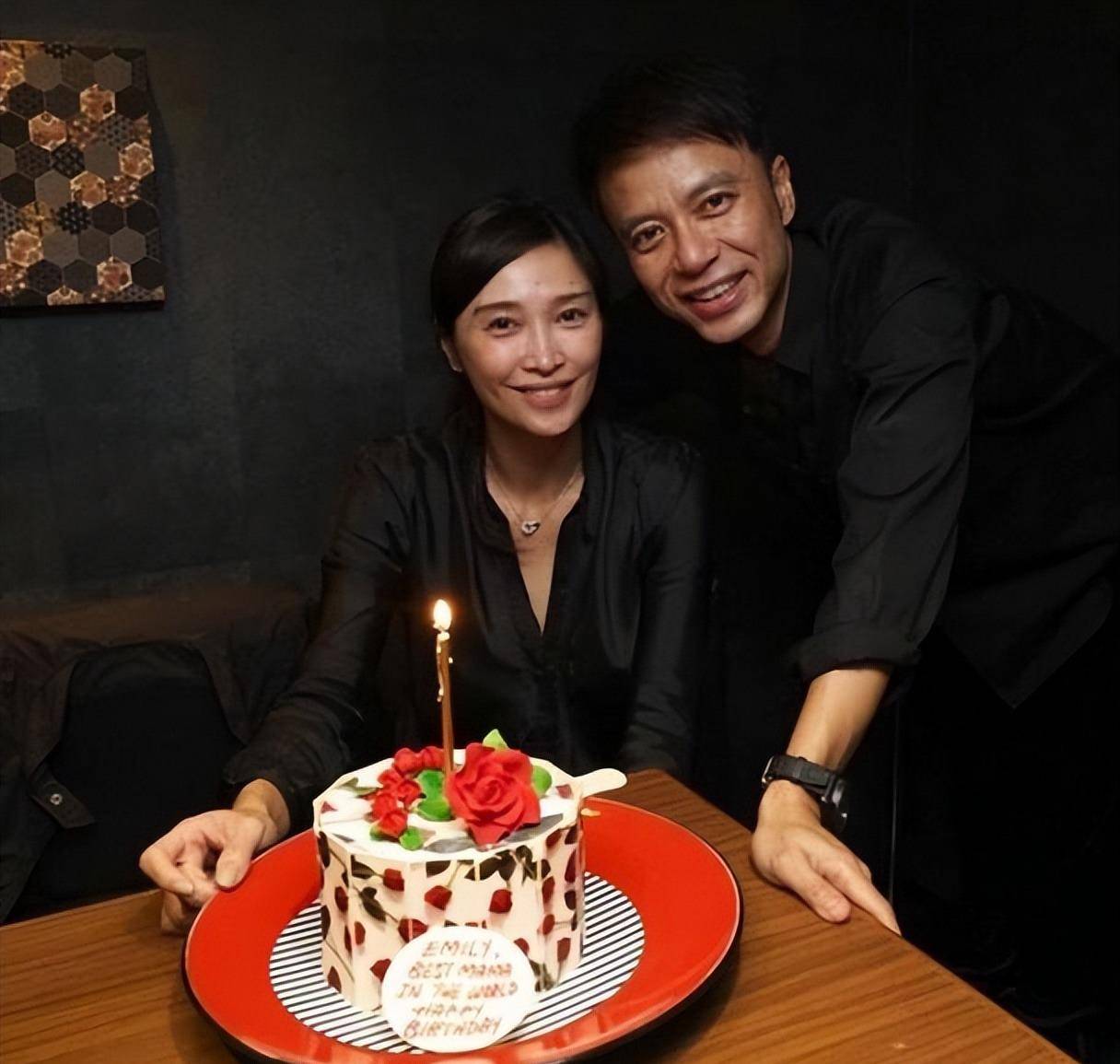 香港小姐卢淑仪,最好的年纪遇到李克勤,幸福甜蜜的日子天天有_谭咏麟
