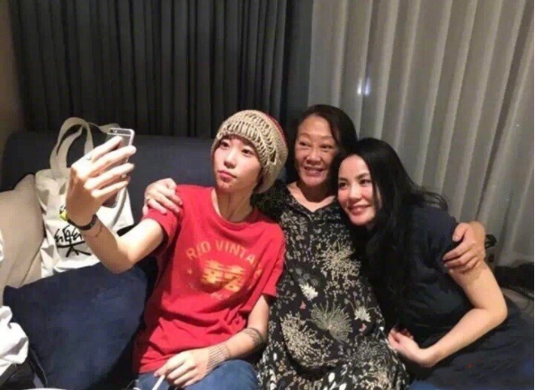 窦靖童_奶奶_窦唯