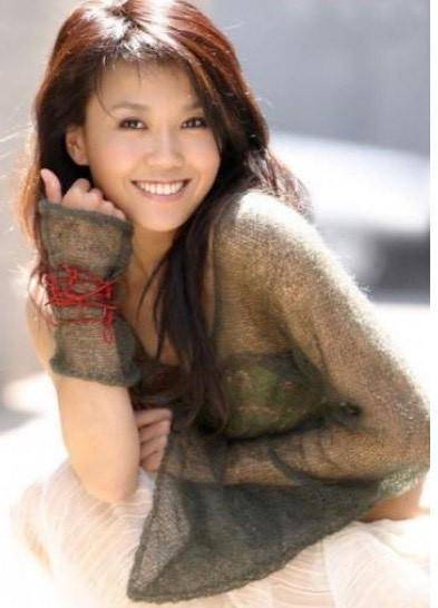 出道二十多年来的她,不属于高产歌手但推出这几首歌都耳熟能详_王蓉