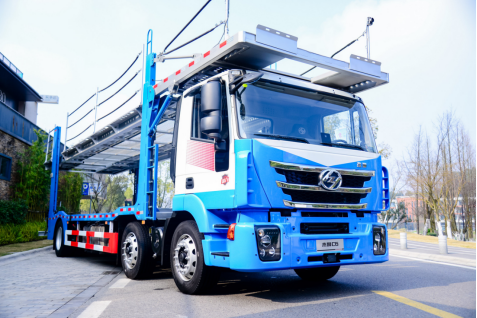 此次红岩杰狮c6 6x2中置轴轿运车,最大输出功率330马力,以高运效,低