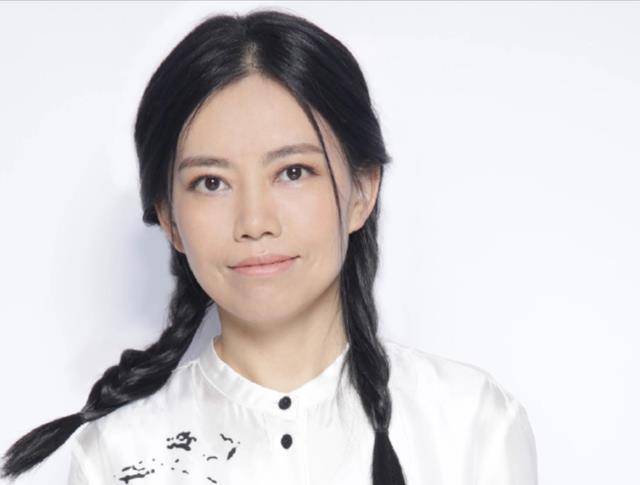 与非门主唱蒋凡因病去世,年仅38岁,曾创作了经典歌曲《乐园》_网友