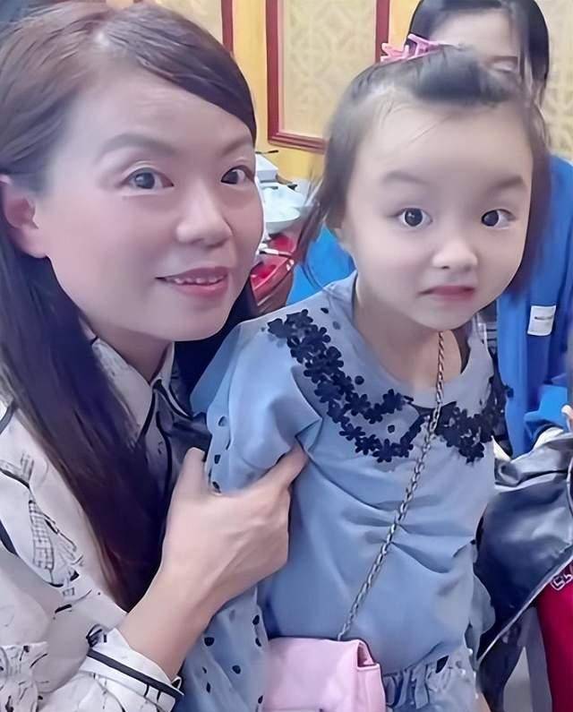 看到田静一家人在地里收玉米的画面后,可以说这是妥妥的收获满满,也有