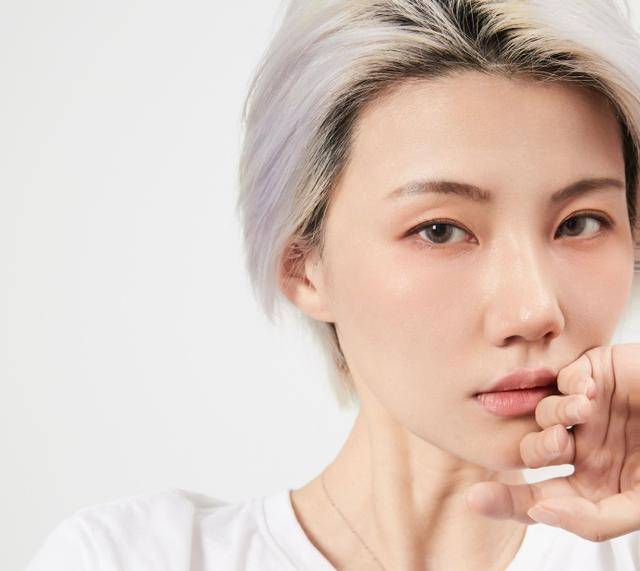 霍尊叔叔罕见为陈露发声,相信她不是坏人,暗示是受到别人的利用_王萌