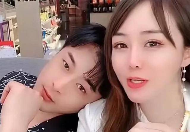 辛巴直播间中情绪失控,预估60亿销售额仅完成近4亿_李佳琦_家人_燕窝