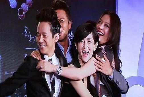 谢娜说了4个字把何炅笑喷了_朋友_关系_张杰