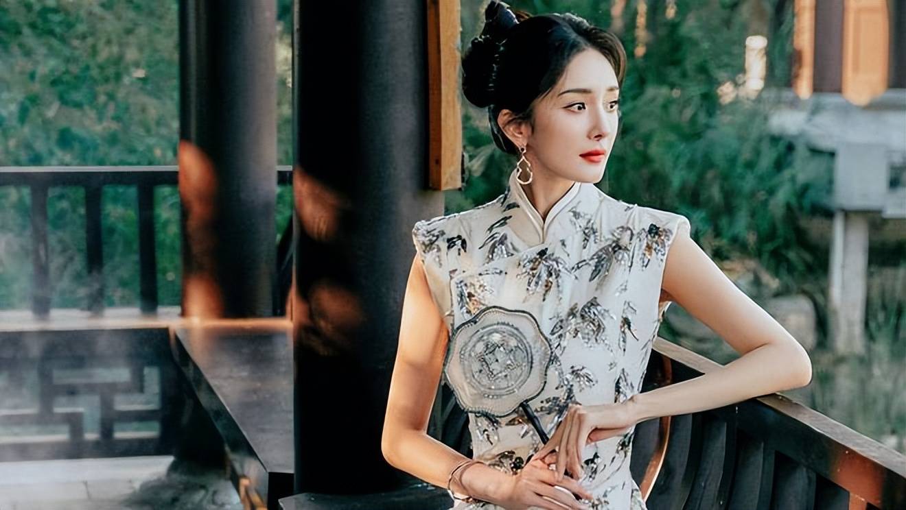 杨幂低调现身央视大楼,龙年春晚彩排引热议,期待再登上春晚舞台_节目