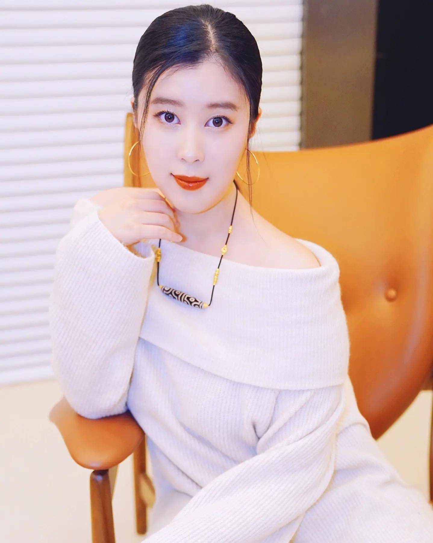 杨子女儿与罕同框,杨海润大气名媛范,赞美继母黄圣依!_生活_网友_陶虹